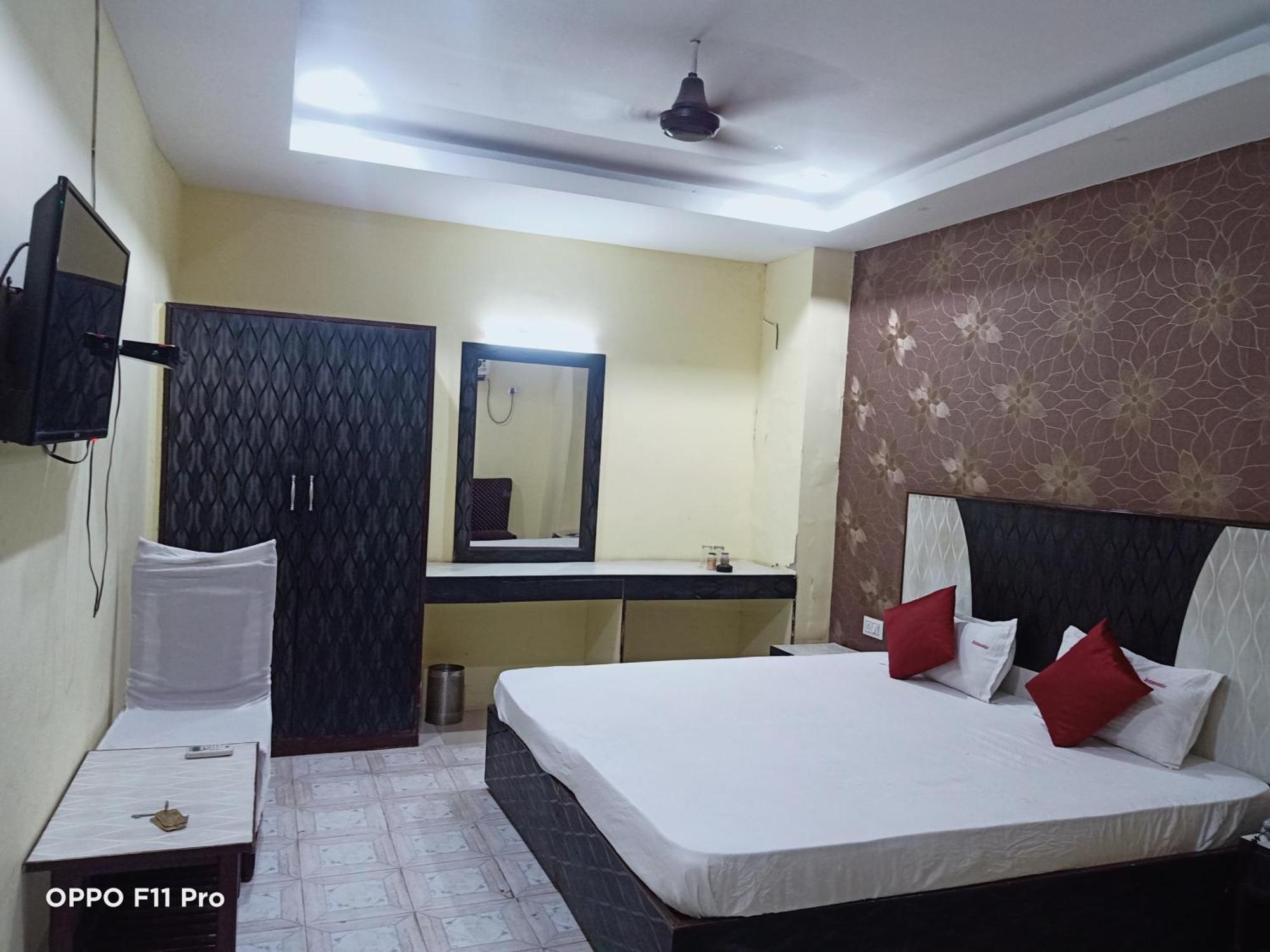 Hotel Ambassador Inn Gwalior Exteriör bild