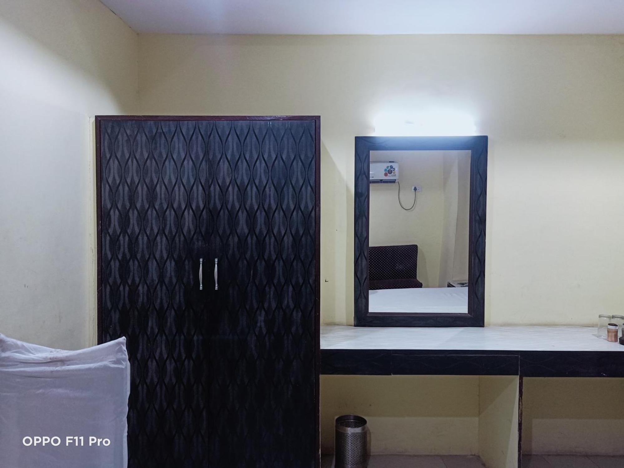 Hotel Ambassador Inn Gwalior Exteriör bild