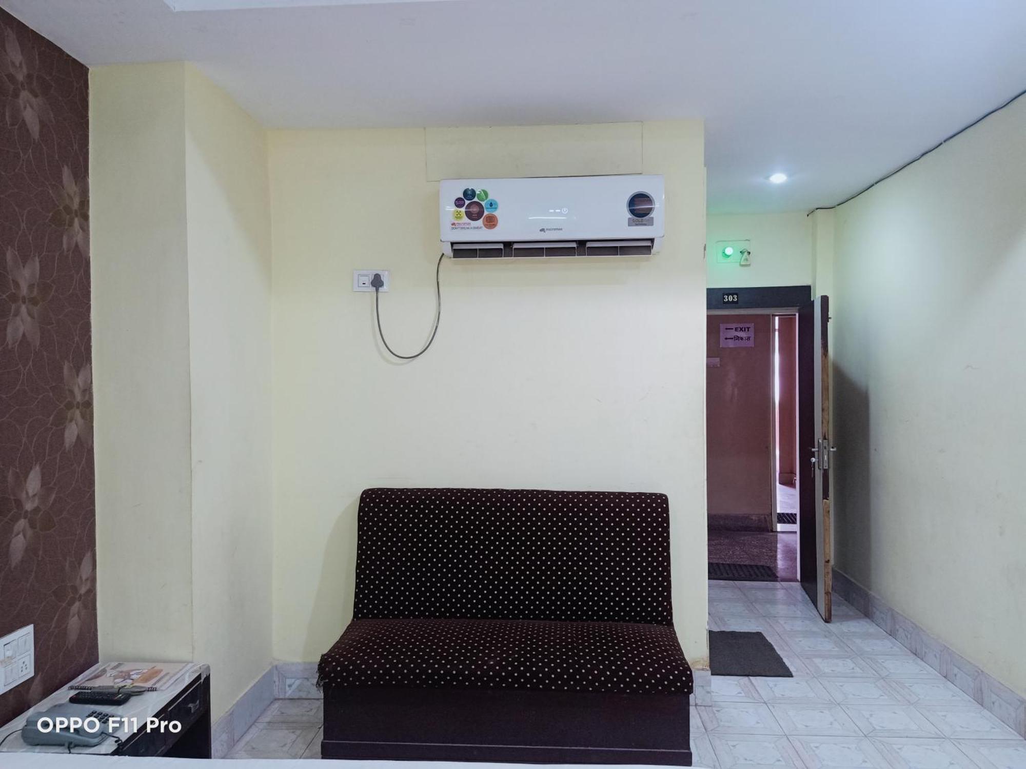Hotel Ambassador Inn Gwalior Exteriör bild