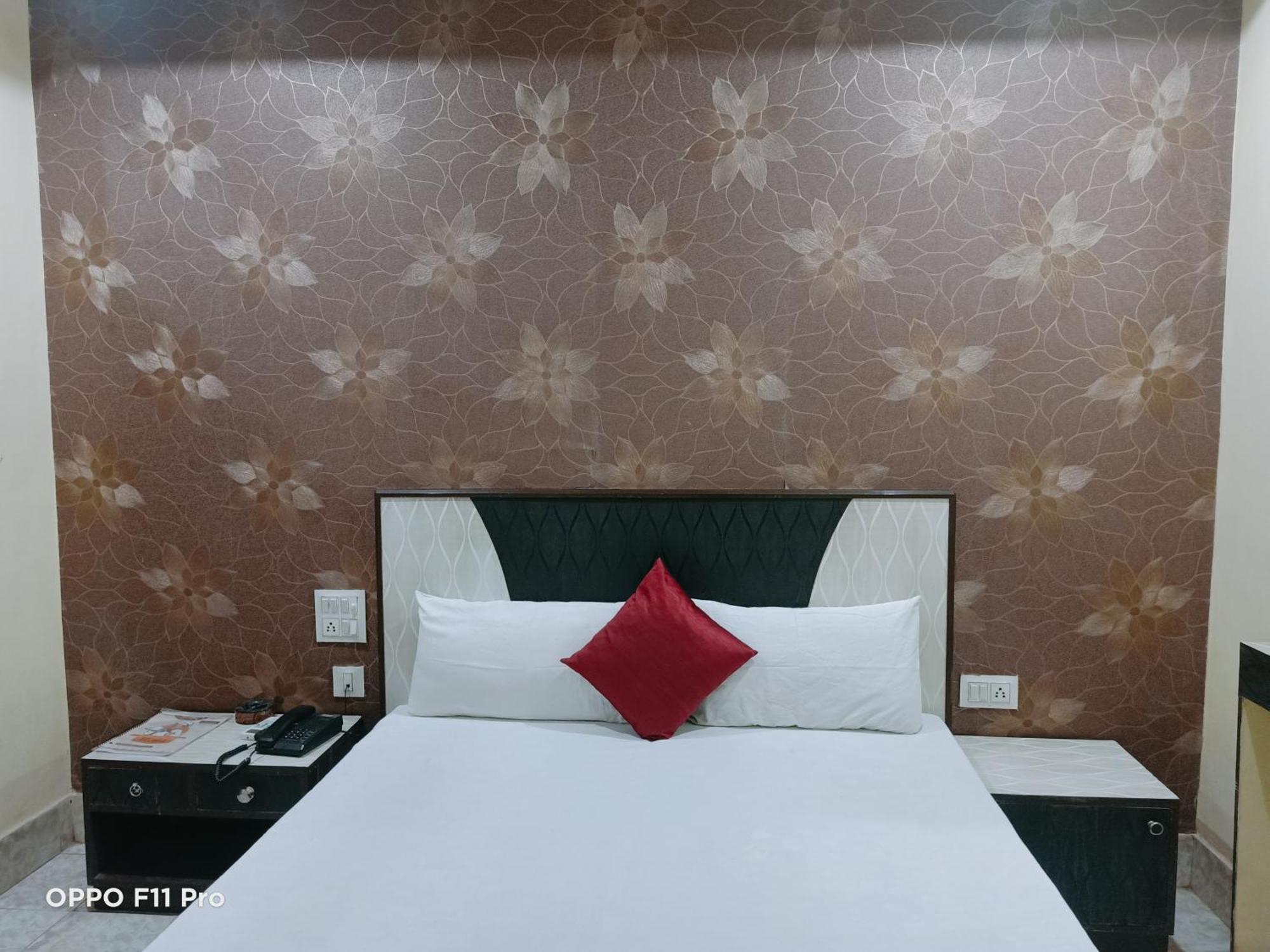Hotel Ambassador Inn Gwalior Exteriör bild