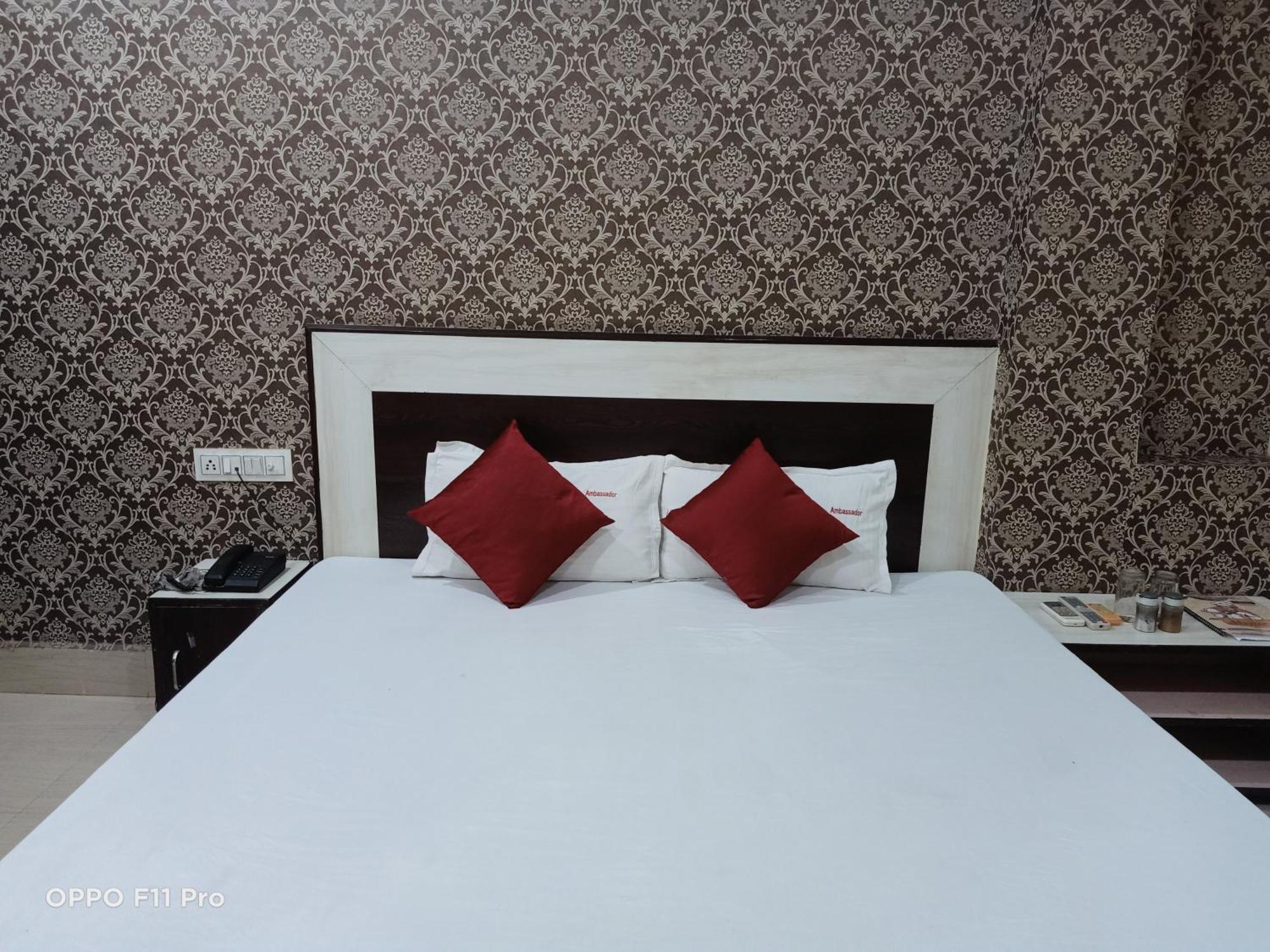 Hotel Ambassador Inn Gwalior Exteriör bild