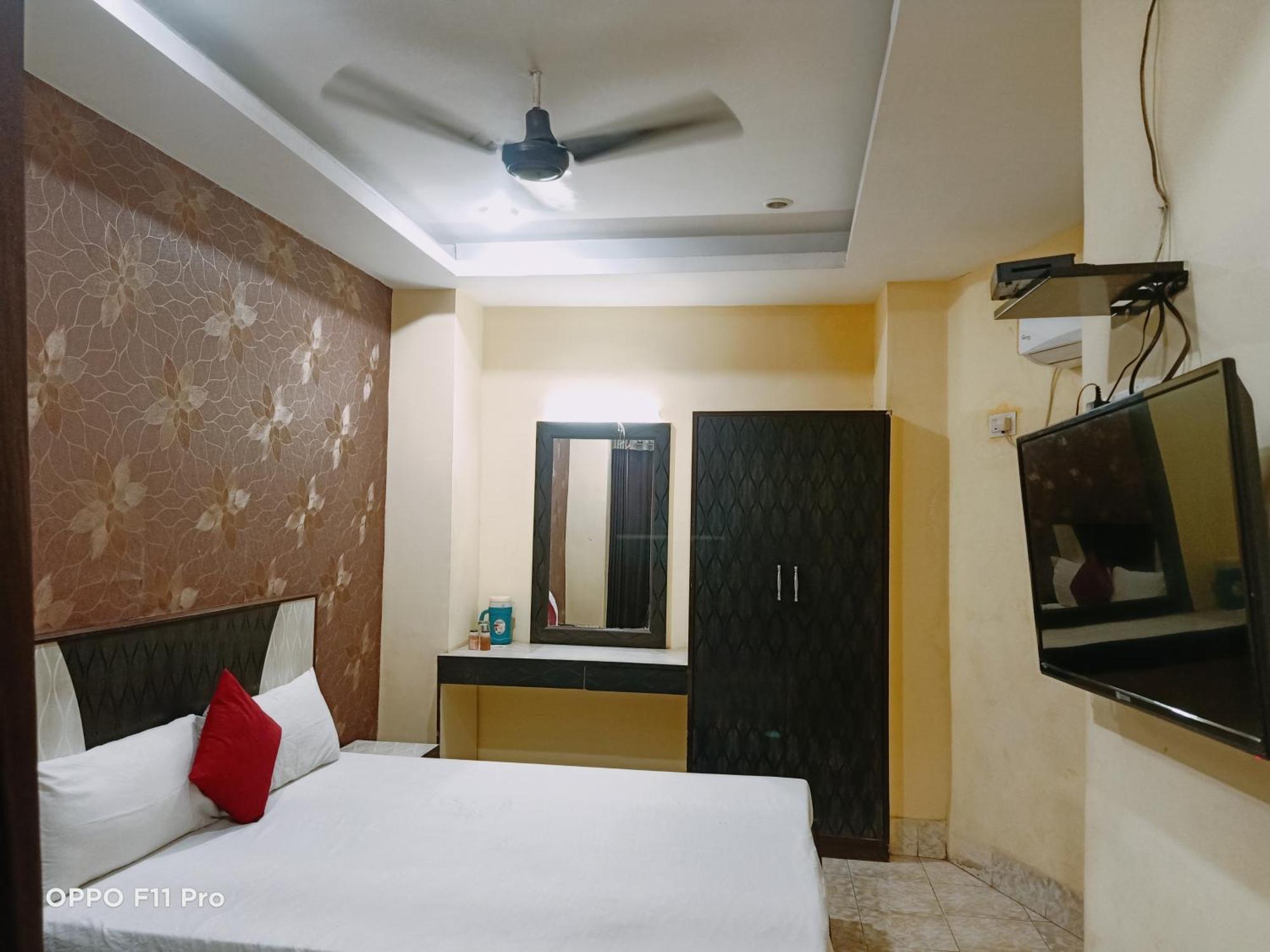 Hotel Ambassador Inn Gwalior Exteriör bild