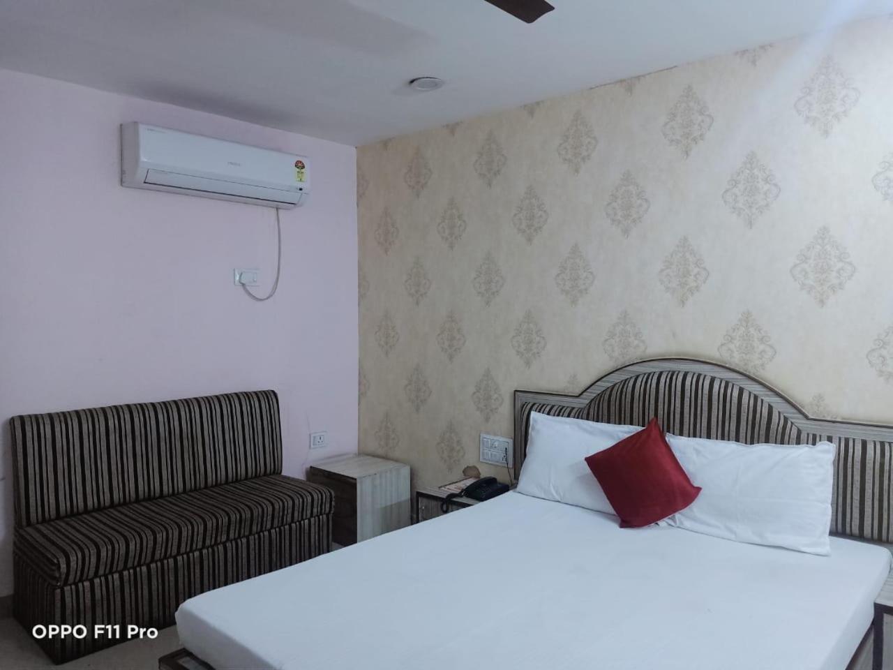 Hotel Ambassador Inn Gwalior Exteriör bild