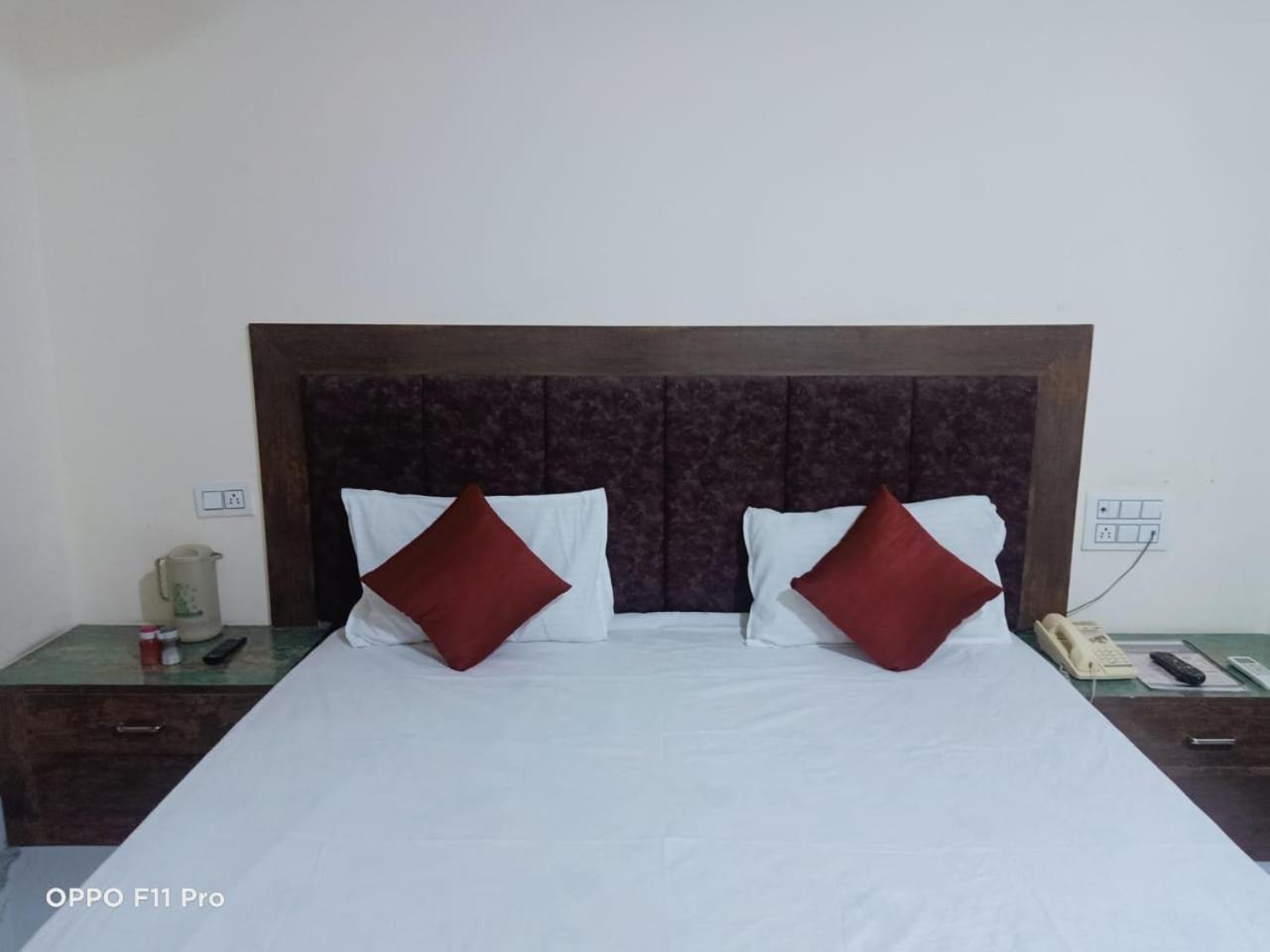 Hotel Ambassador Inn Gwalior Exteriör bild